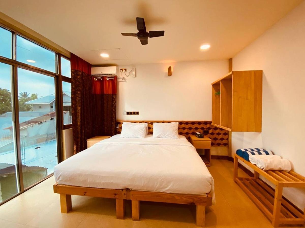Rindali - The Speedboat From Male To The Hotel Departs At 1130 Every Monday Thursday And Saturday And From The Hotel To Male At 0630 And Five Domestic Flights Are Available Every Day Olhuveli  Eksteriør billede