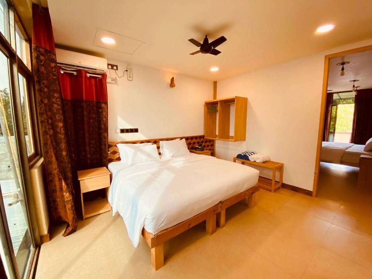 Rindali - The Speedboat From Male To The Hotel Departs At 1130 Every Monday Thursday And Saturday And From The Hotel To Male At 0630 And Five Domestic Flights Are Available Every Day Olhuveli  Eksteriør billede