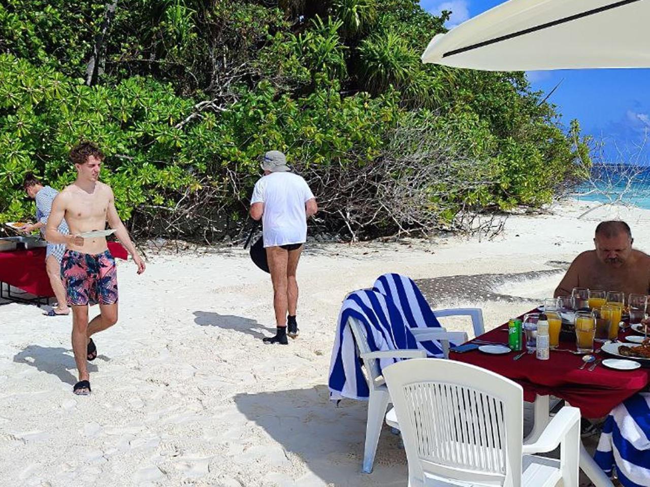 Rindali - The Speedboat From Male To The Hotel Departs At 1130 Every Monday Thursday And Saturday And From The Hotel To Male At 0630 And Five Domestic Flights Are Available Every Day Olhuveli  Eksteriør billede