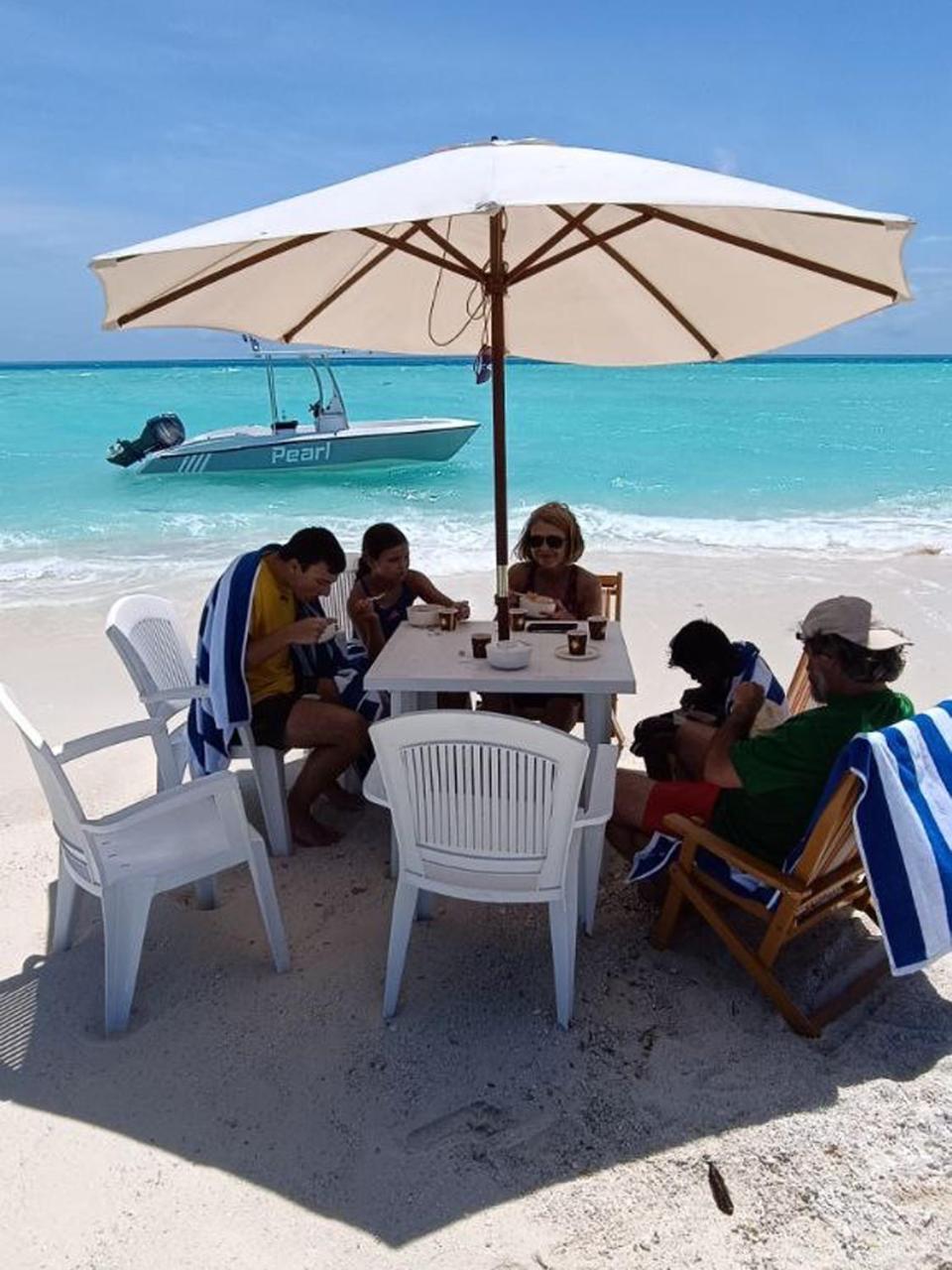 Rindali - The Speedboat From Male To The Hotel Departs At 1130 Every Monday Thursday And Saturday And From The Hotel To Male At 0630 And Five Domestic Flights Are Available Every Day Olhuveli  Eksteriør billede