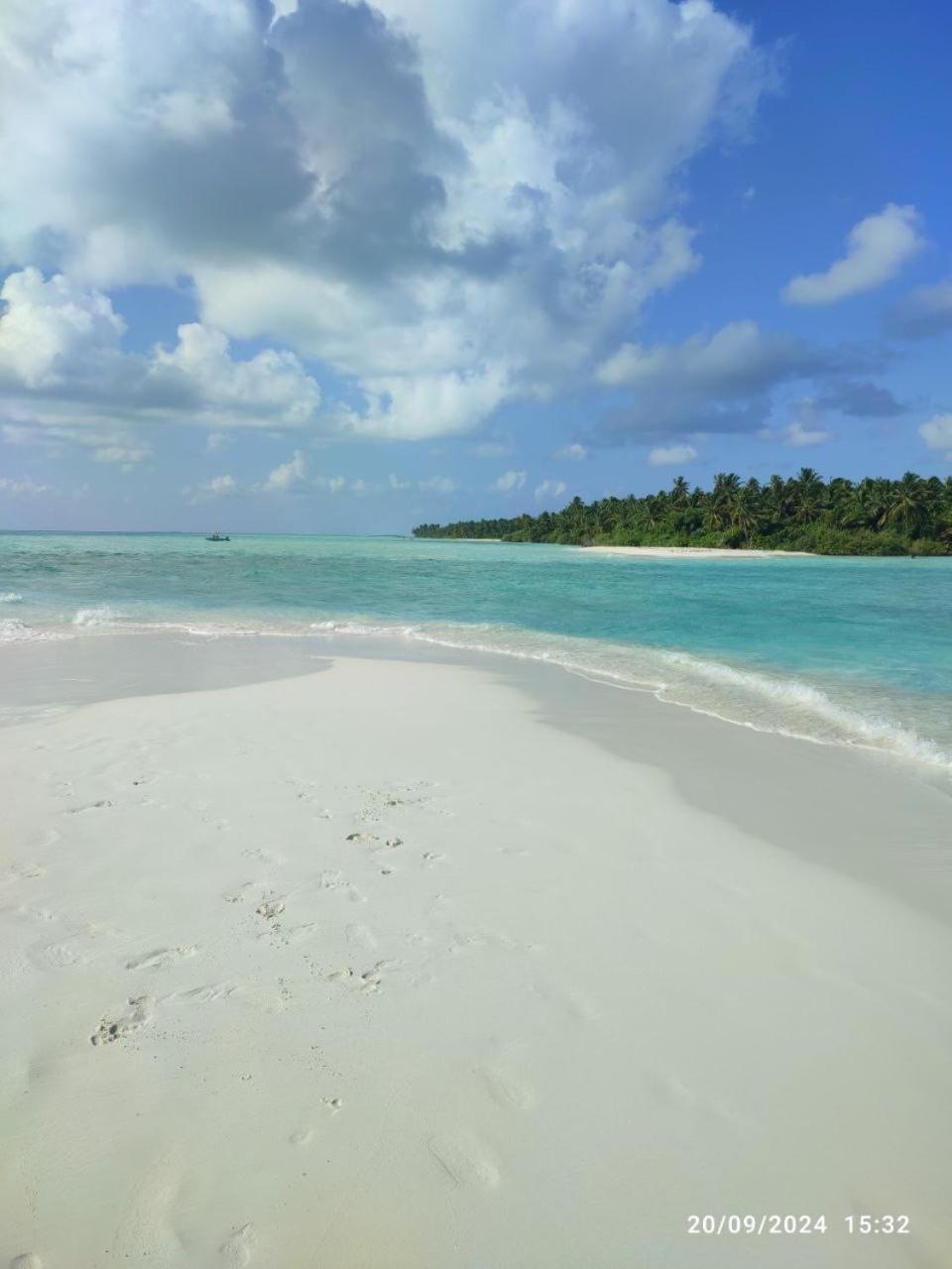 Rindali - The Speedboat From Male To The Hotel Departs At 1130 Every Monday Thursday And Saturday And From The Hotel To Male At 0630 And Five Domestic Flights Are Available Every Day Olhuveli  Eksteriør billede